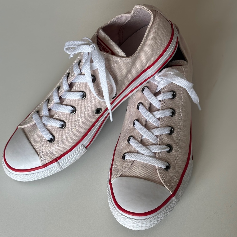 Barely Pink/red junior Converse
